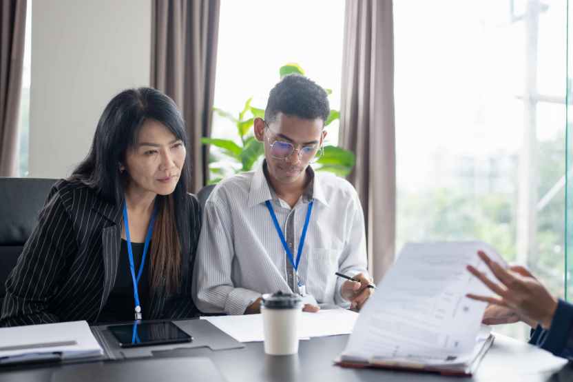 Two HR professionals at a laptop 