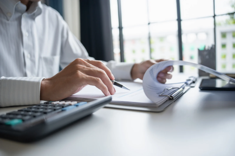 person doing their end of year reviews